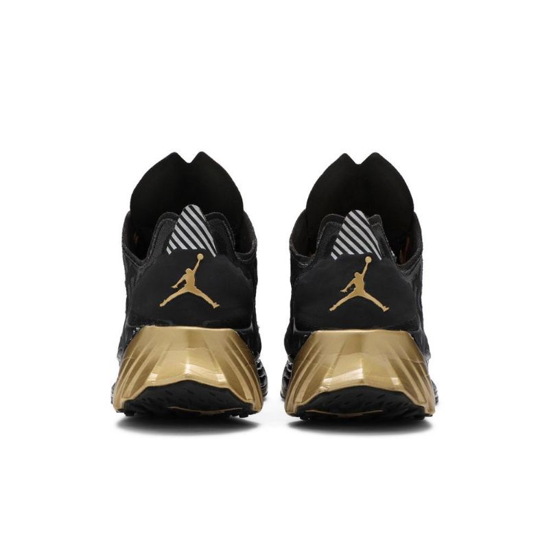 Air Jordan Zoom Trunner Ultimate Fekete Arany Piros Férfi Cipő