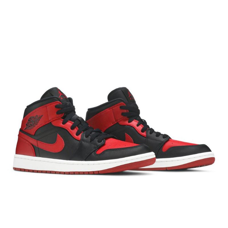 Air Jordan 1 Közép Fekete Piros Fehér Férfi Cipő